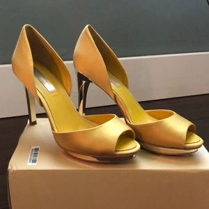 BCBG D’Orso heels mustard and gold 8 1/2